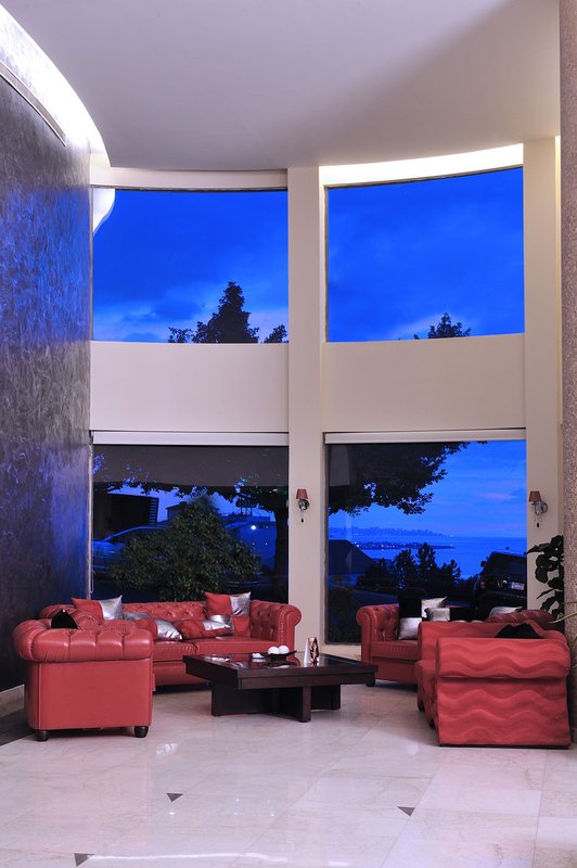Hollywood Hills Hotel