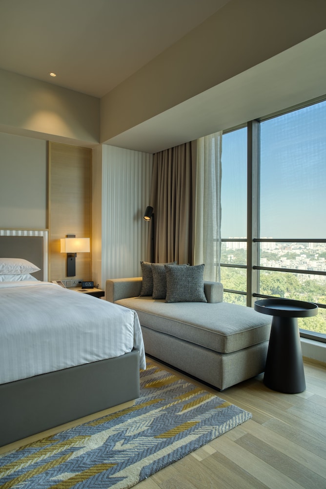 Courtyard By Marriott Ahmedabad Sindhu Bhavan Road