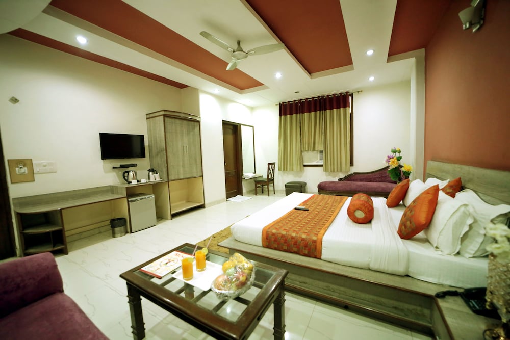 Hotel Blue Bell -Naiwala market Karol Bagh Delhi