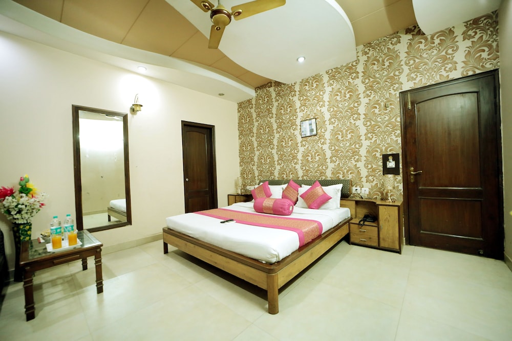 Hotel Blue Bell -Naiwala market Karol Bagh Delhi