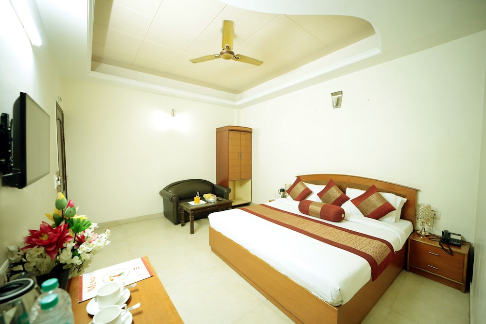 Hotel Blue Bell -Naiwala market Karol Bagh Delhi