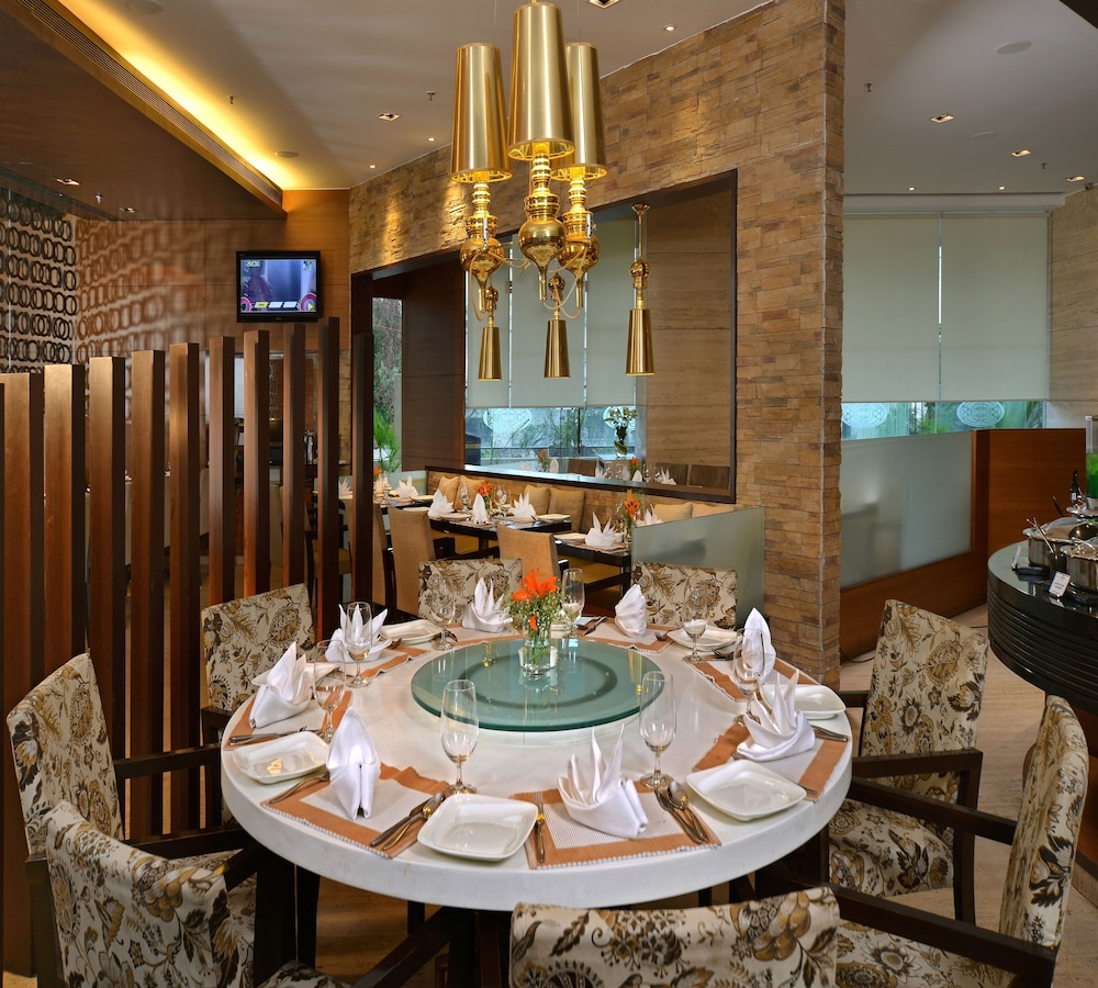 Majestic Court Sarovar Portico - A Sarovar Hotel