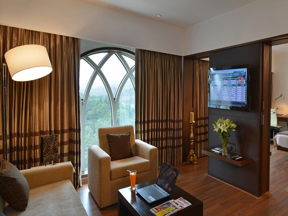 Majestic Court Sarovar Portico - A Sarovar Hotel