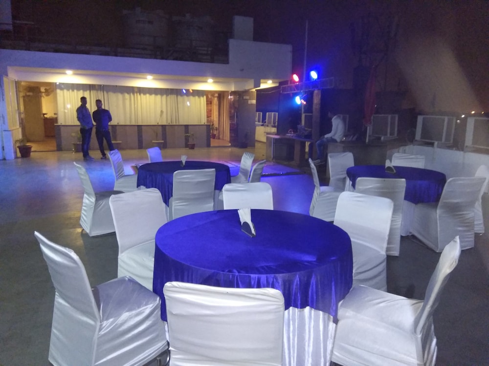 Airport Mahal Hotel & Spa