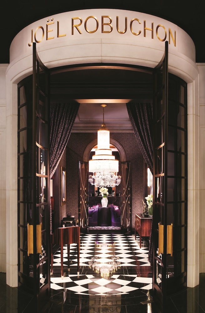 The Signature at MGM Grand (All Suites)