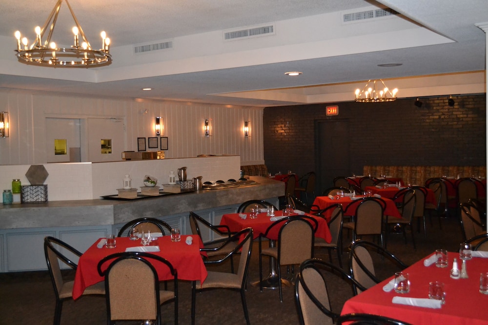Ramada Plaza by Wyndham Calgary Downtown