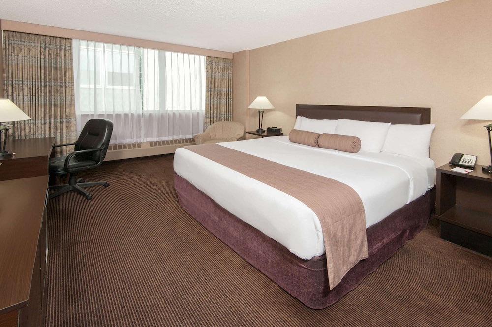 Ramada Plaza by Wyndham Calgary Downtown