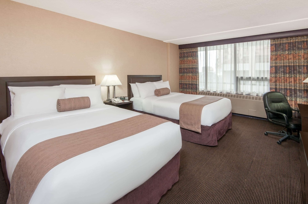 Ramada Plaza by Wyndham Calgary Downtown