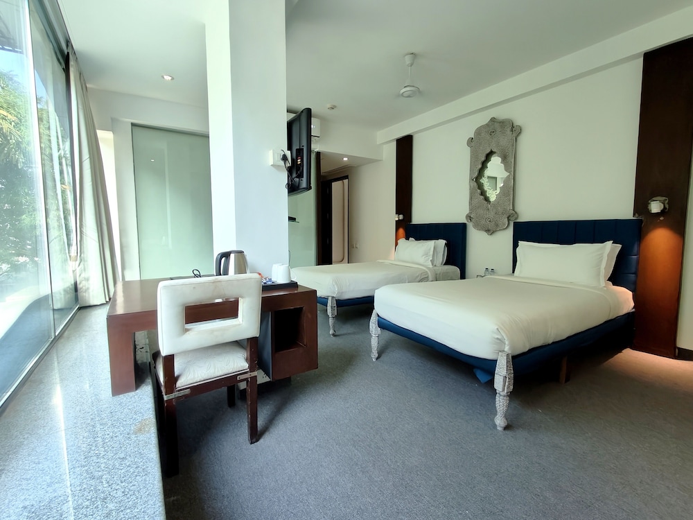 The Sky Imperial Hotel Yahvi