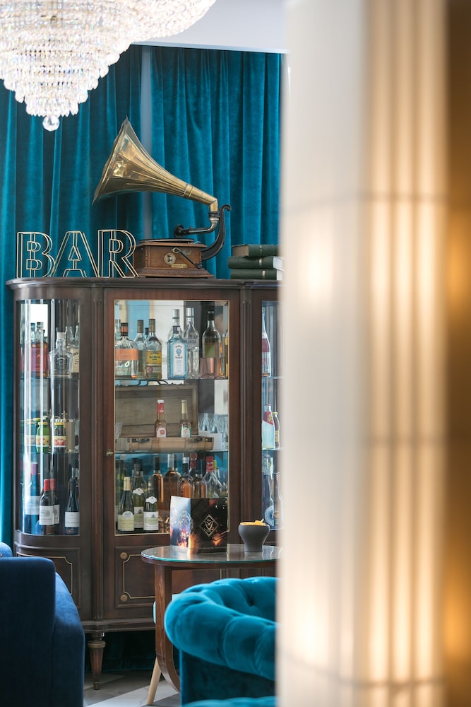 The Jay Hotel by HappyCulture