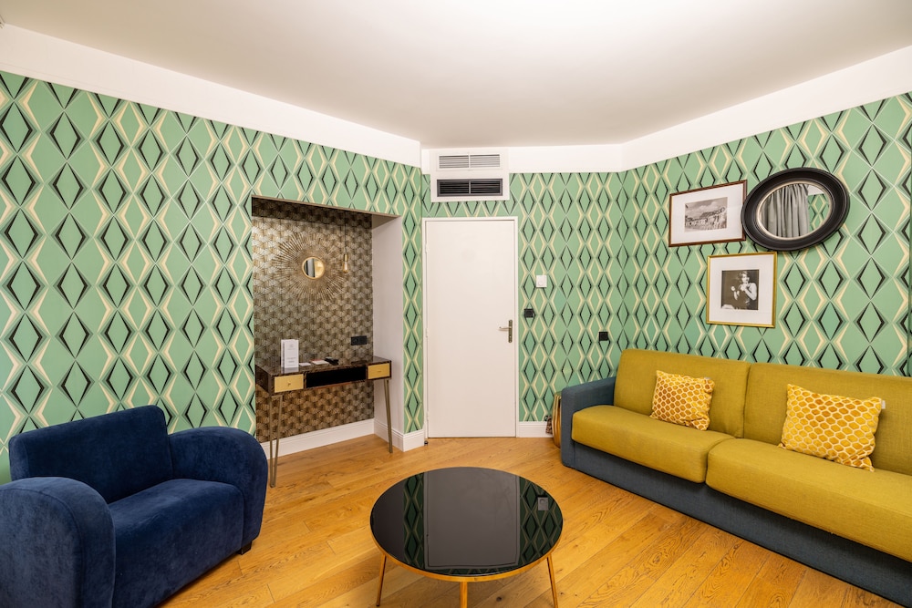 The Jay Hotel by HappyCulture