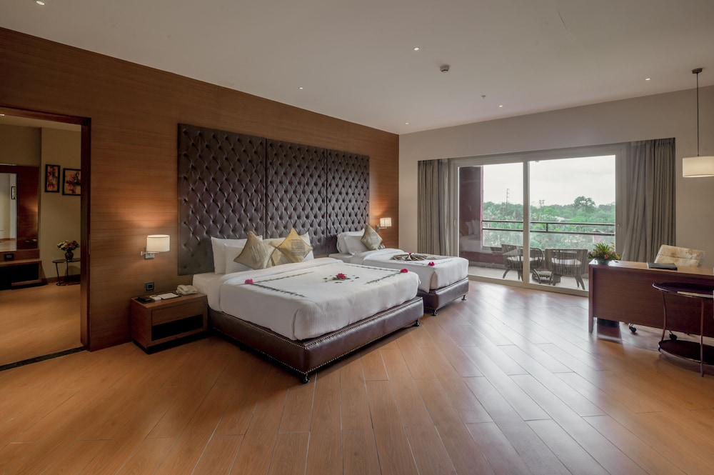 Saya Grand Resort By Treat