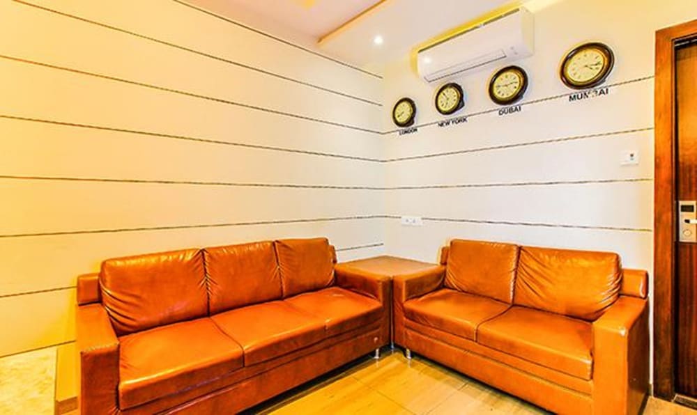 FabHotel Hybrid Theory Suites