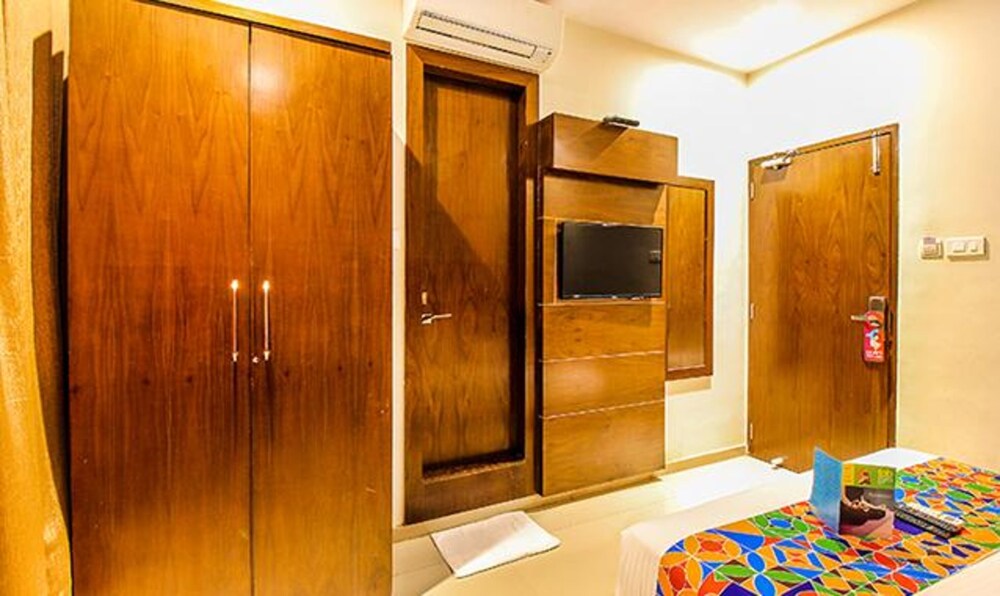 FabHotel Hybrid Theory Suites