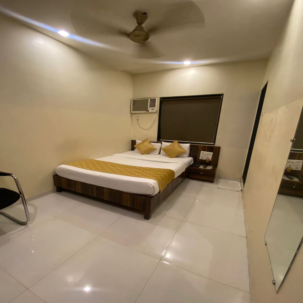 OYO 8705 Hotel Garden Park