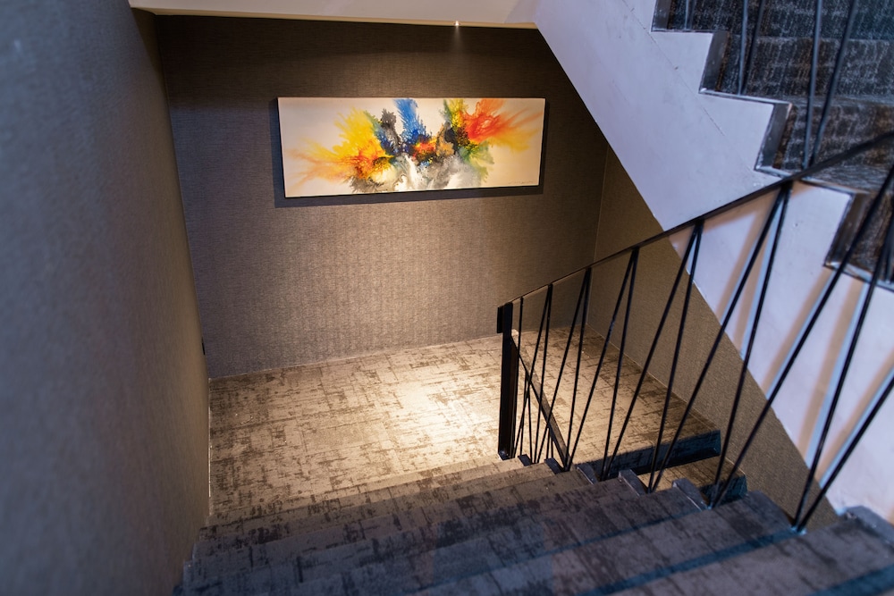 The Gravitique Hotel Khaosan