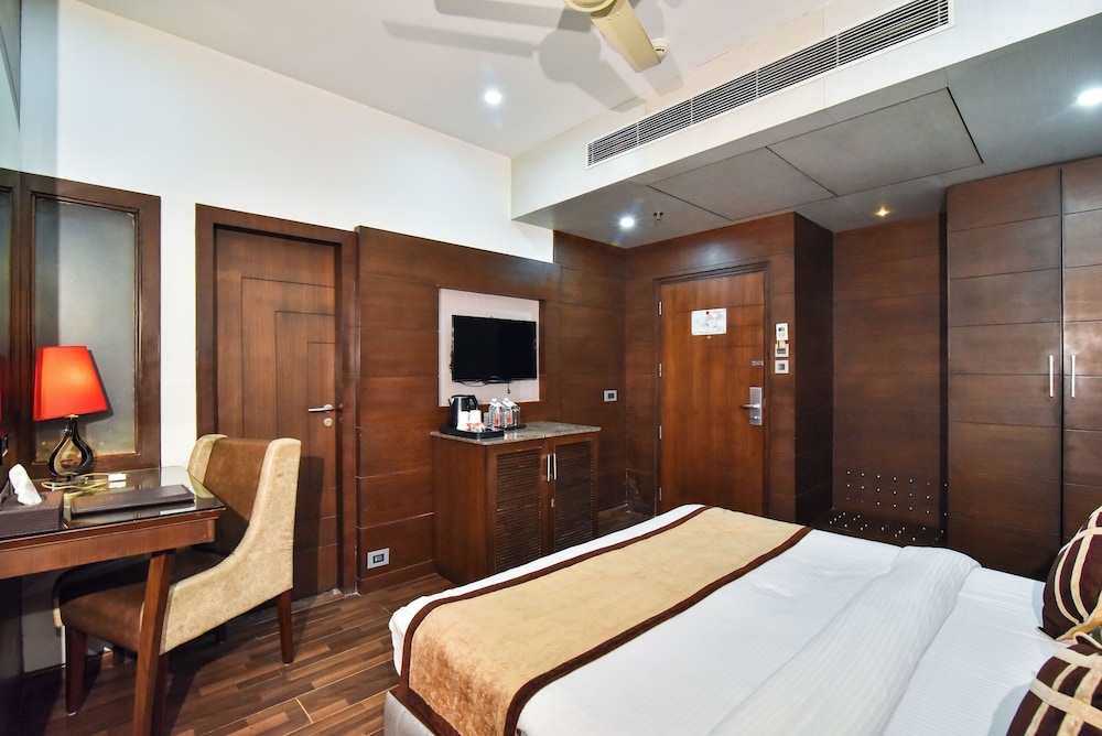 Hotel Sawera Grand (Near Golden Temple)