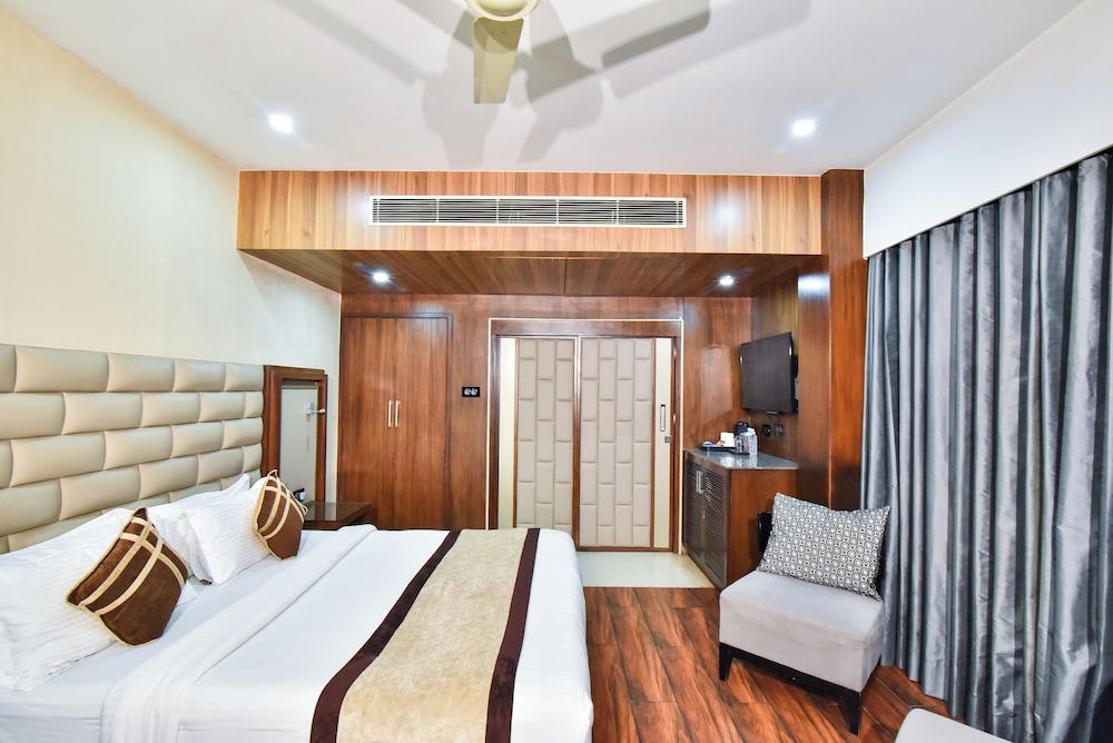 Hotel Sawera Grand (Near Golden Temple)
