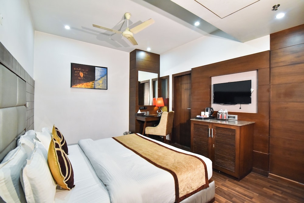 Hotel Sawera Grand (Near Golden Temple)
