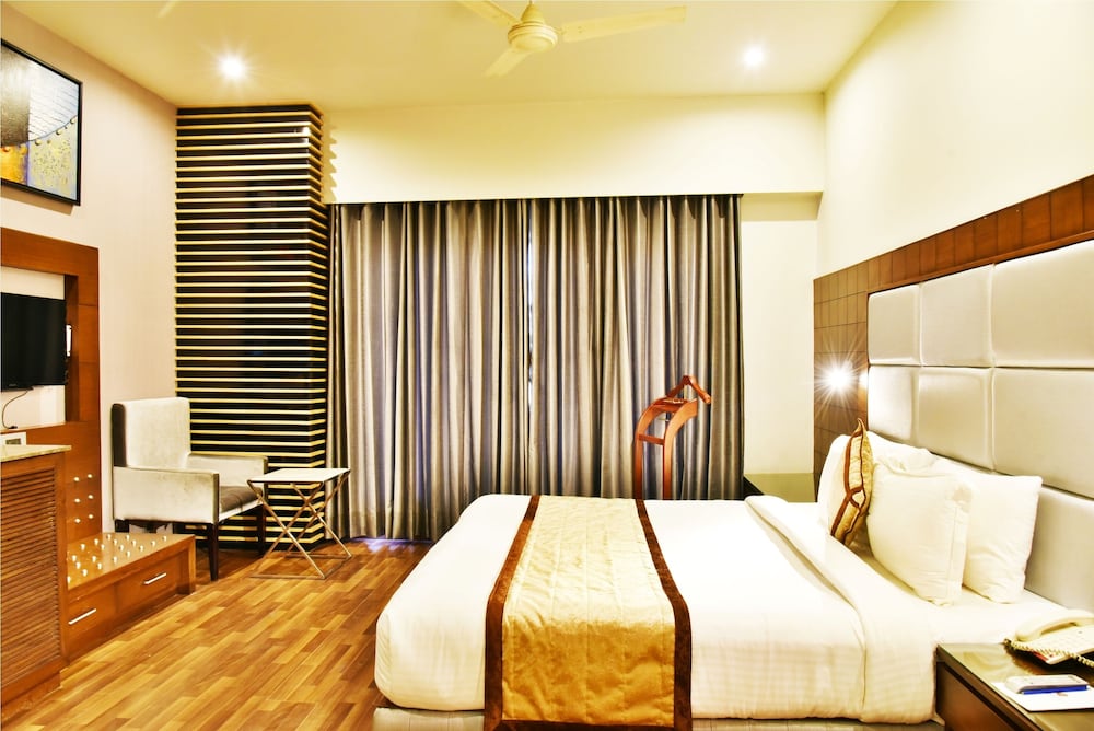 Hotel Sawera Grand (Near Golden Temple)