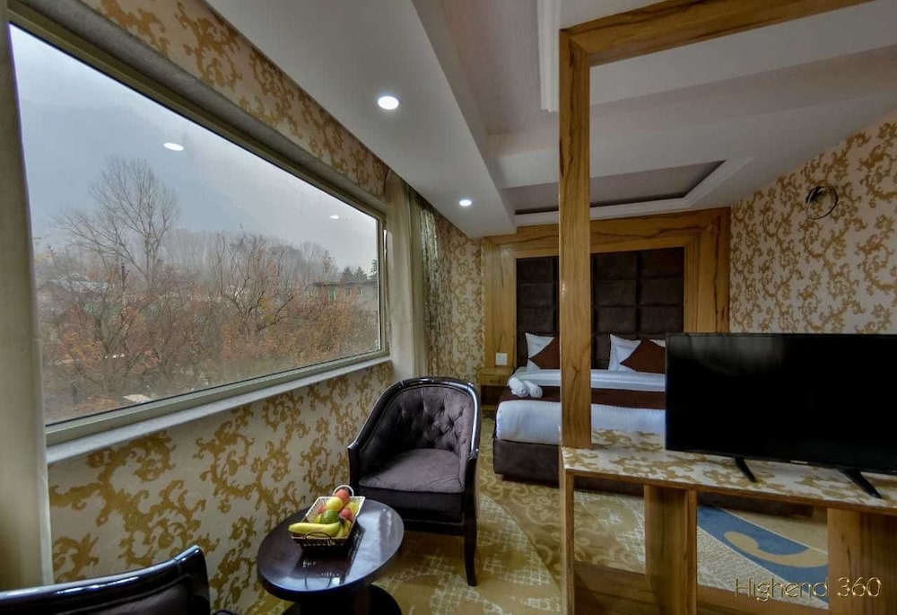 Hotel The Montreal Srinagar