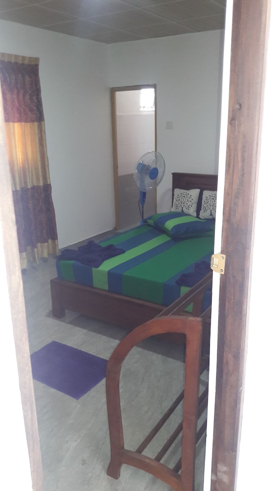 Hotel Blue Moon