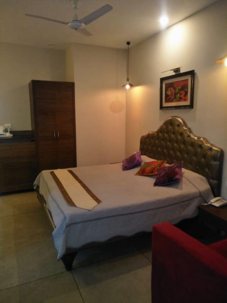 Kasauli Regency (Hangout-Rooftop Bar & Lounge)
