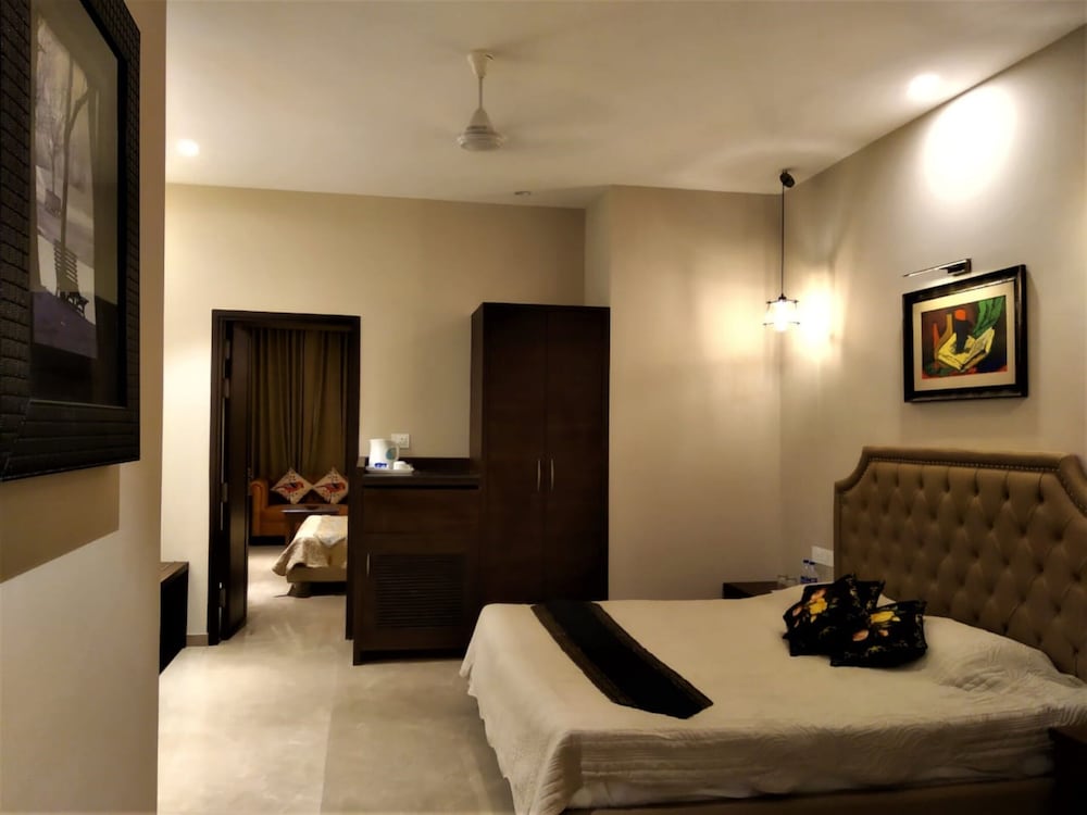 Kasauli Regency (Hangout-Rooftop Bar & Lounge)