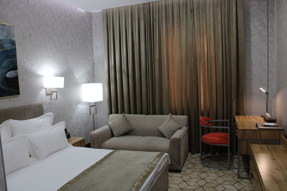 Zarafshan Granf Hotel