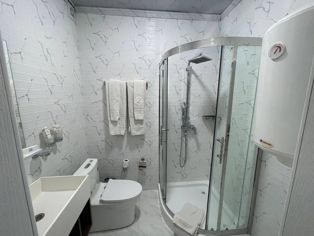 Zarafshan Granf Hotel