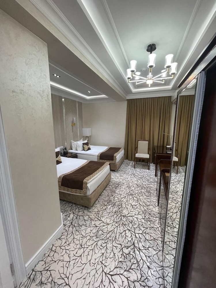 Zarafshan Granf Hotel