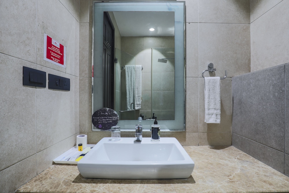 Cosy Grand @Chanakyapuri by The Cosy Hotels