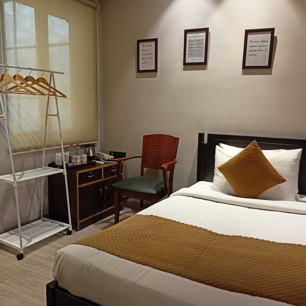 Cosy Grand @Chanakyapuri by The Cosy Hotels