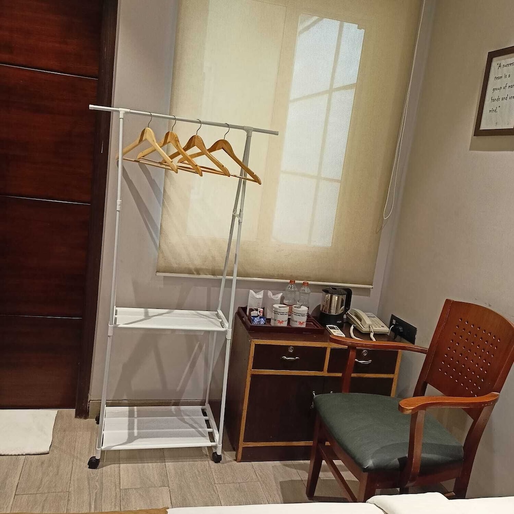Cosy Grand @Chanakyapuri by The Cosy Hotels