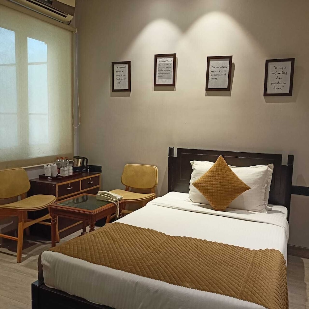 Cosy Grand @Chanakyapuri by The Cosy Hotels