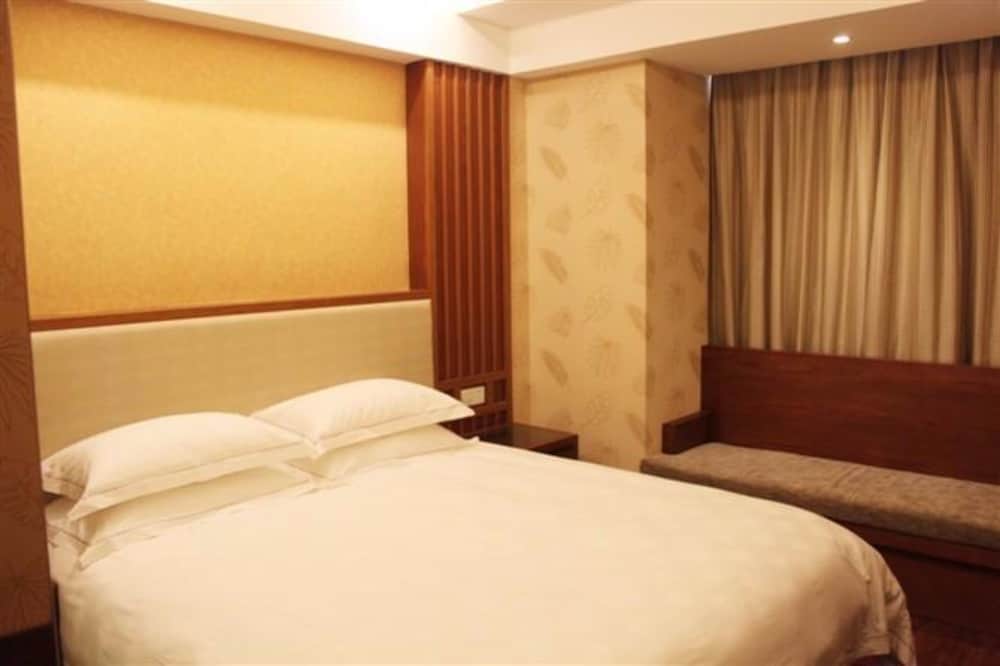 YIWU RUIFENG HOTEL