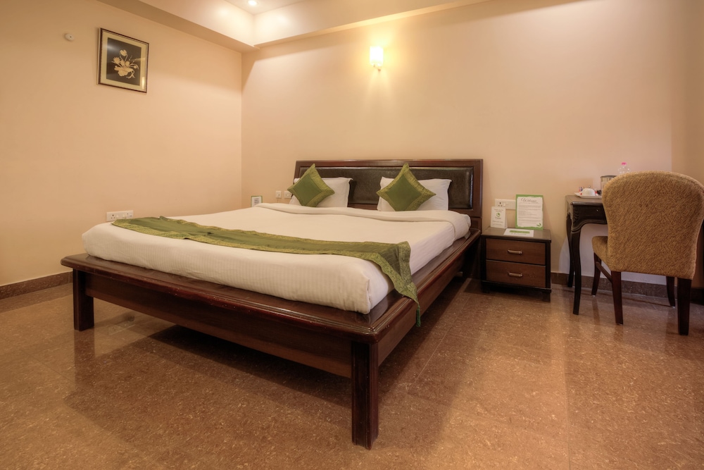 Treebo Shivam Inn Near Singapore Mall