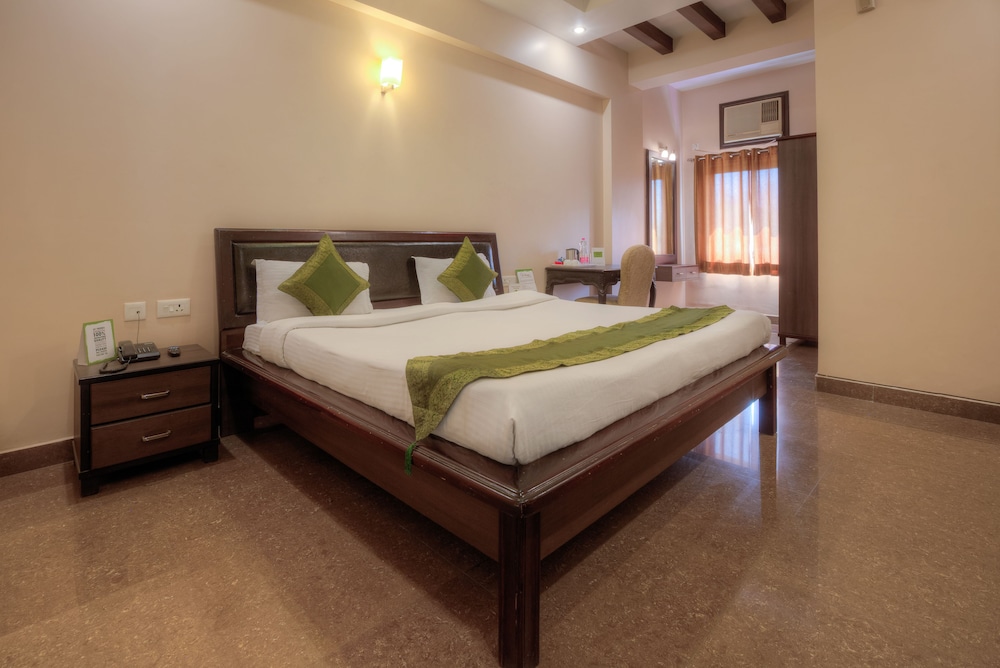 Treebo Shivam Inn Near Singapore Mall