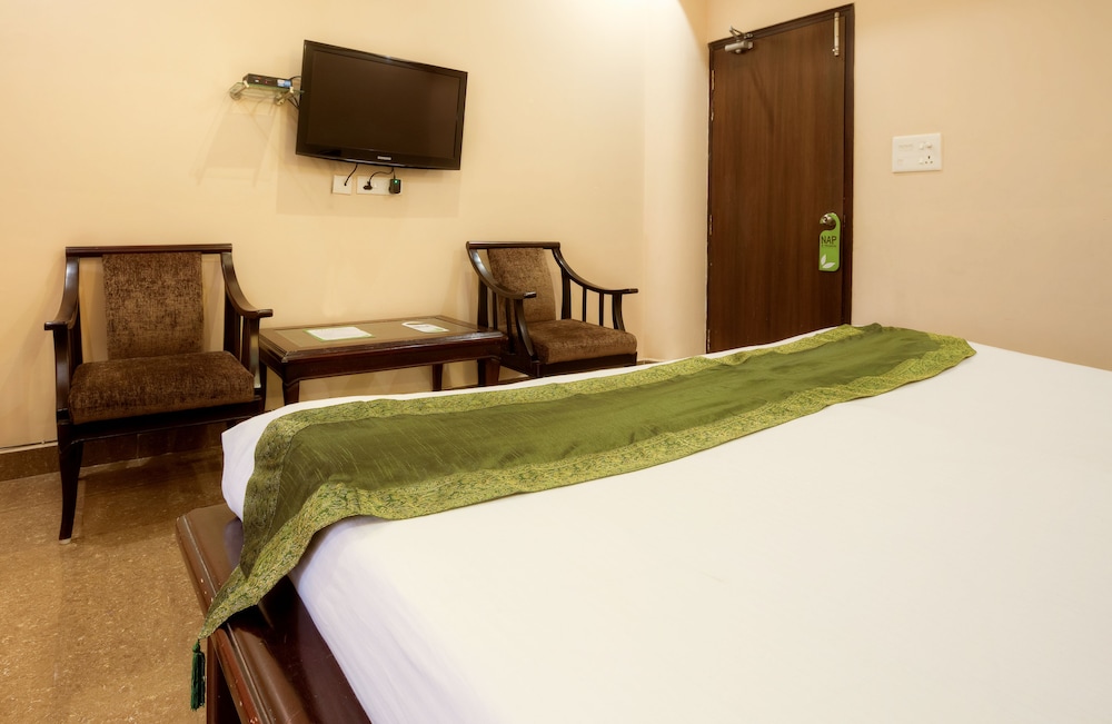Treebo Shivam Inn Near Singapore Mall