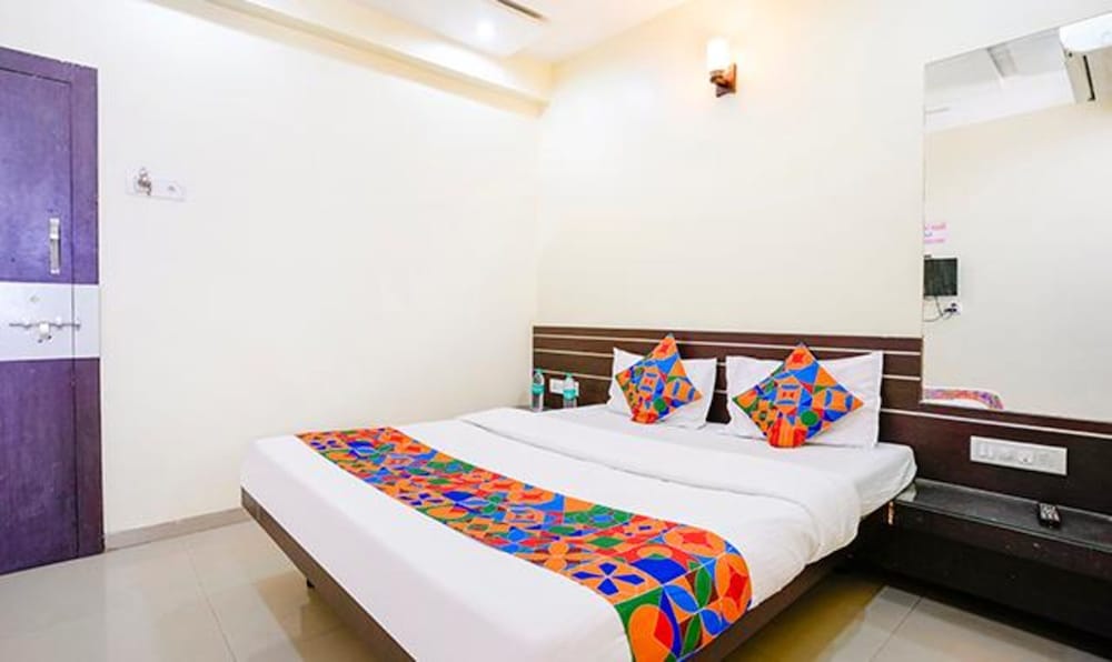 Oyo 12053 Hotel Shri Govind