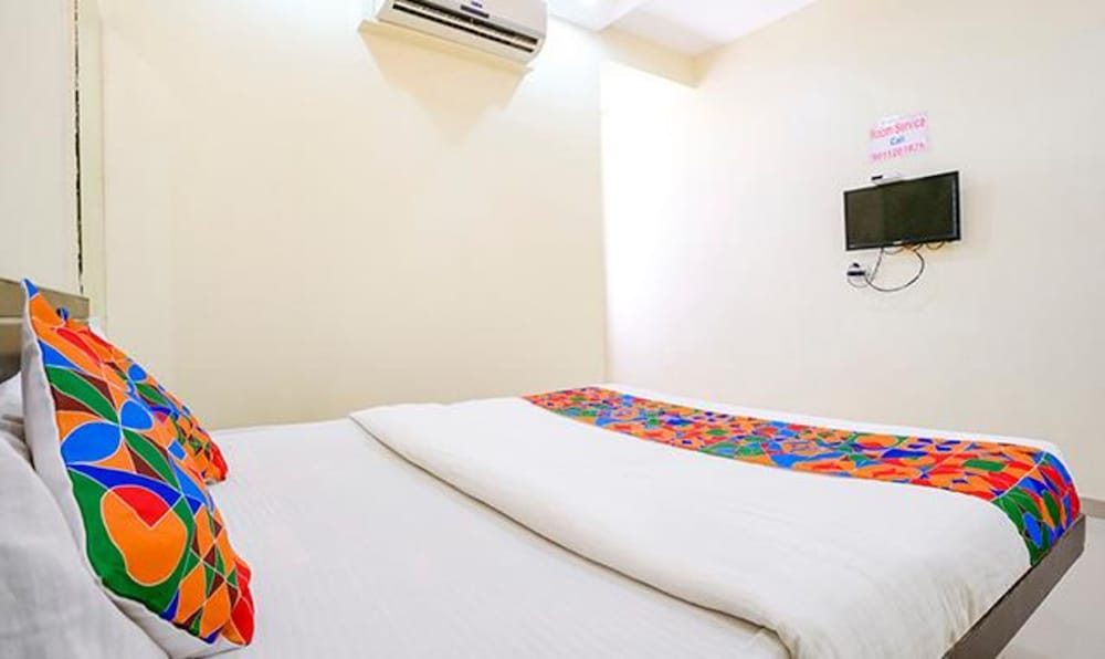 Oyo 12053 Hotel Shri Govind