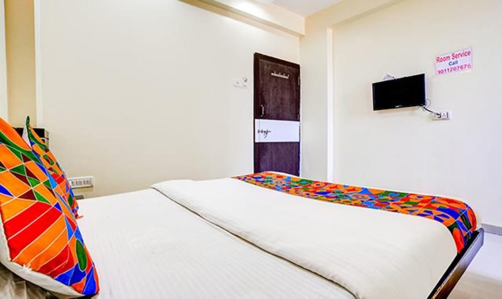 Oyo 12053 Hotel Shri Govind