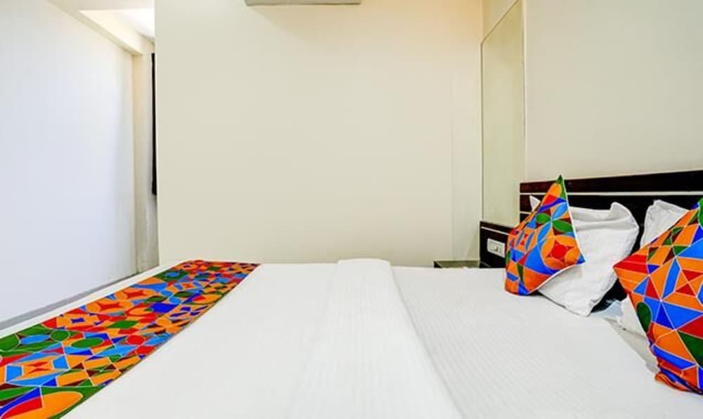 Oyo 12053 Hotel Shri Govind
