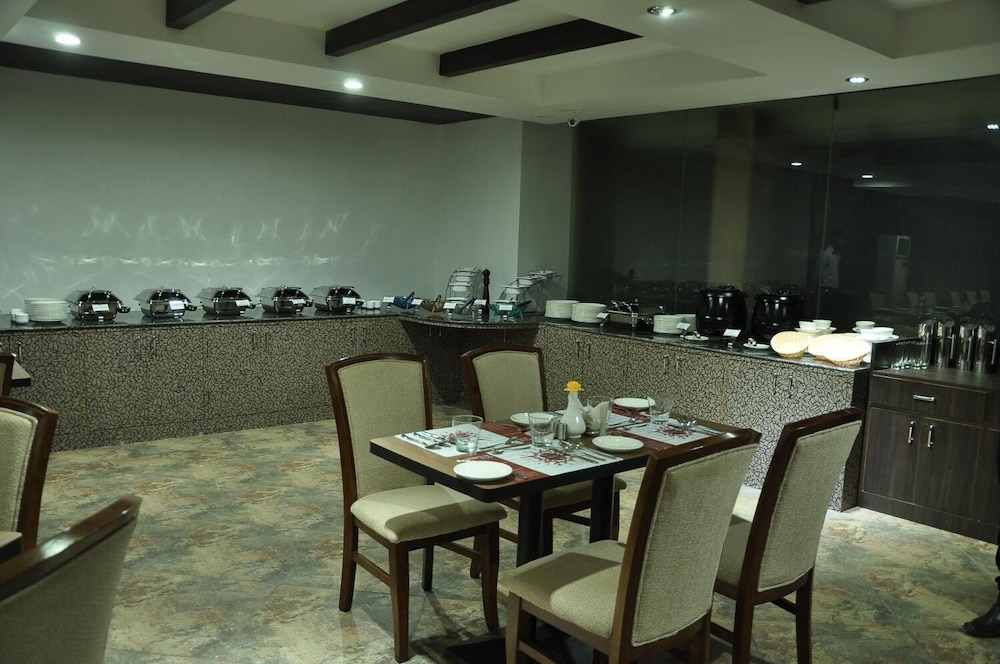 Grand Clarks Inn Badami 