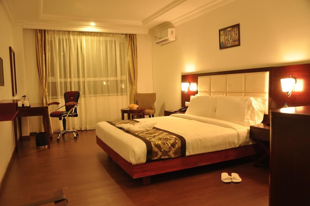 Grand Clarks Inn Badami 
