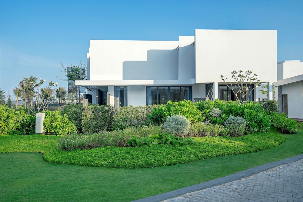 Oceanami Villas & Beach Club