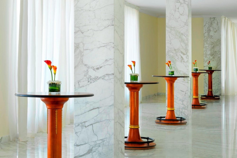 Le Meridien Dubai Hotel & Conference Centre