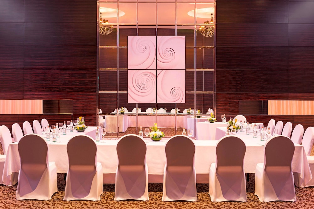 Le Meridien Dubai Hotel & Conference Centre