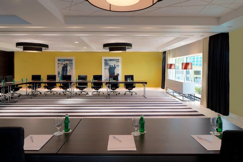 Le Meridien Dubai Hotel & Conference Centre