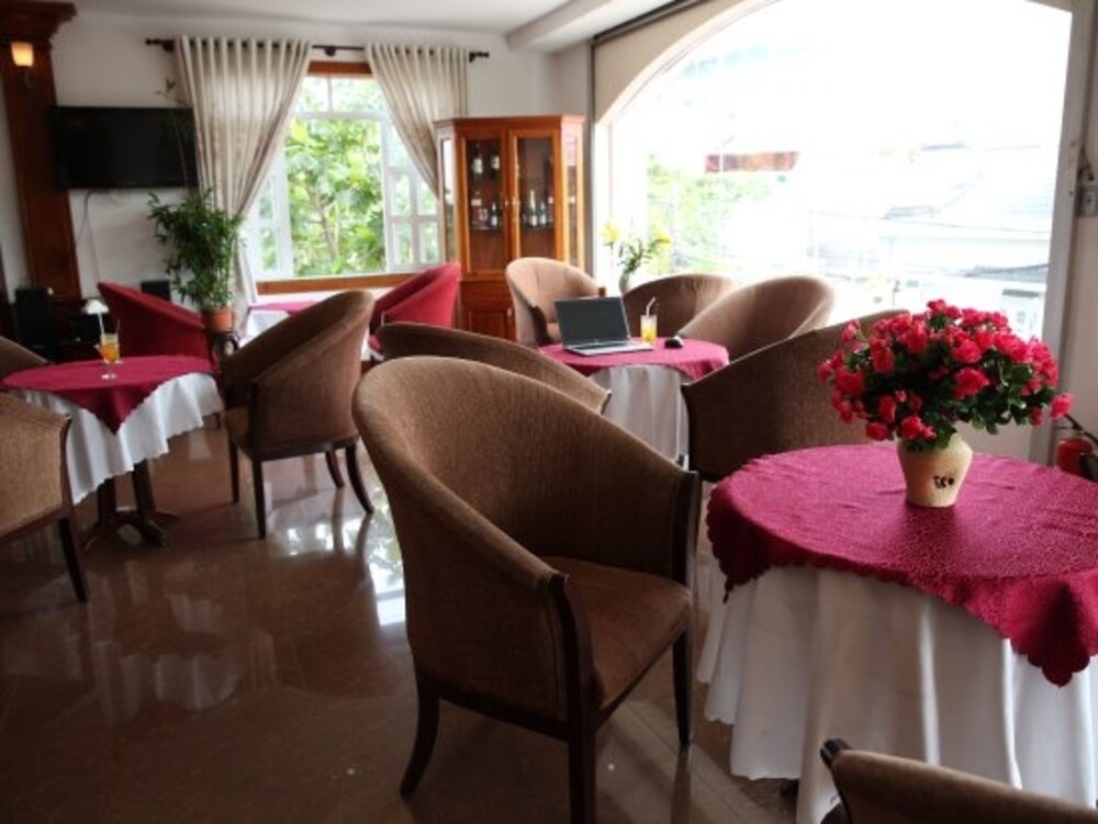 Hoa Phat Hotel & Apartment